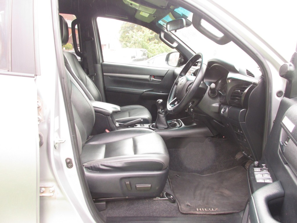 TOYOTA HILUX 2.8 Invincible X D4D 4WD 2021