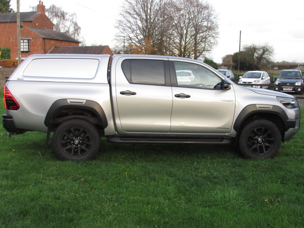 TOYOTA HILUX 2.8 Invincible X D4D 4WD 2021