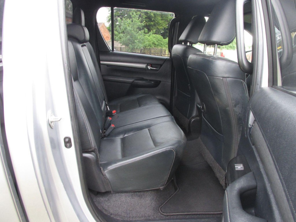 TOYOTA HILUX 2.8 Invincible X D4D 4WD 2021