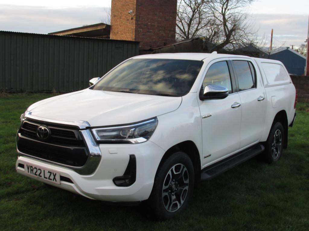 TOYOTA HILUX 2.8 Invincible  D4D 4WD Auto 2022