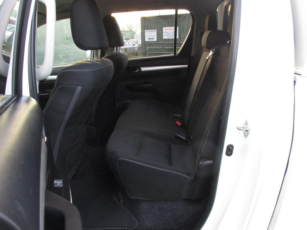 TOYOTA HILUX 2.8 Invincible  D4D 4WD Auto 2022