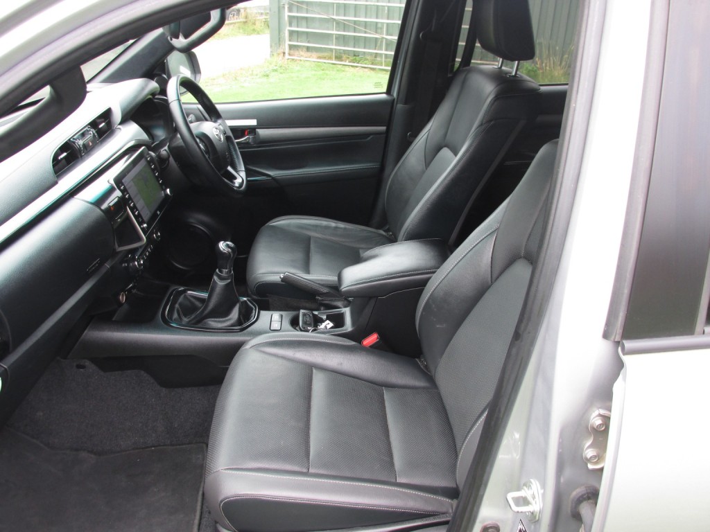 TOYOTA HILUX 2.8 Invincible X D4D 4WD 2021