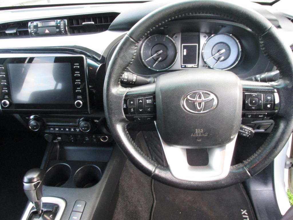 TOYOTA HILUX 2.8 Invincible  D4D 4WD Auto 2022
