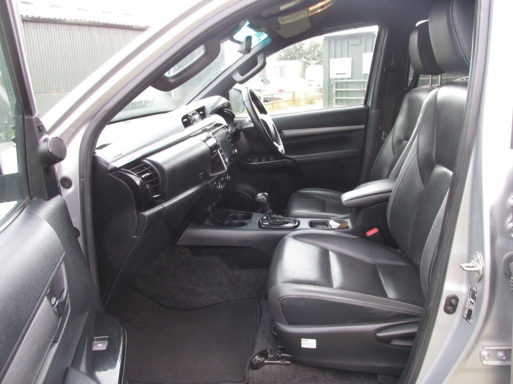 TOYOTA HILUX 2.8 Invincible X D4D 4WD 2021