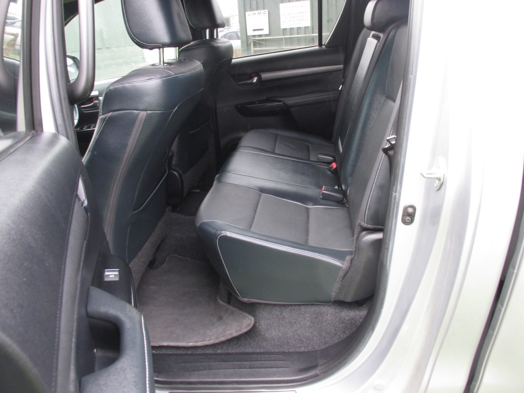 TOYOTA HILUX 2.8 Invincible X D4D 4WD 2021