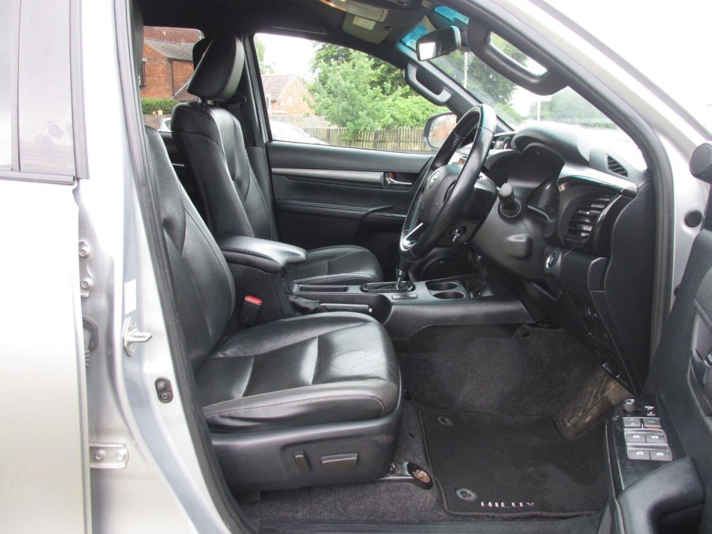 TOYOTA HILUX 2.8 Invincible X D4D 4WD 2021