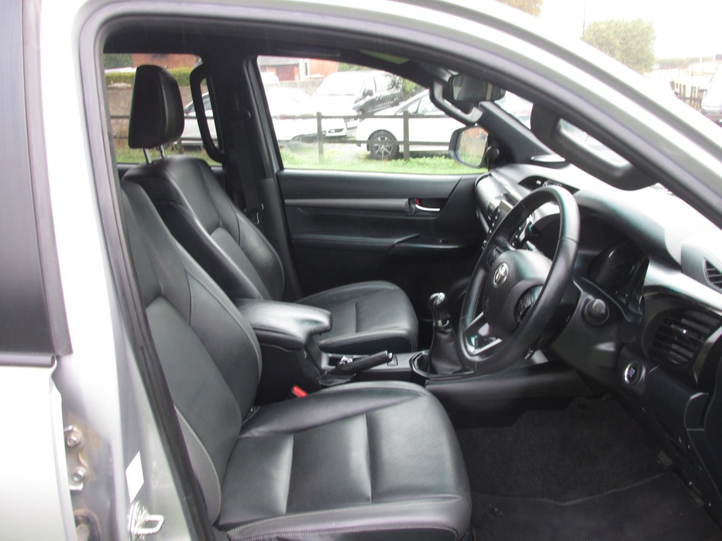 TOYOTA HILUX 2.8 Invincible X D4D 4WD 2021