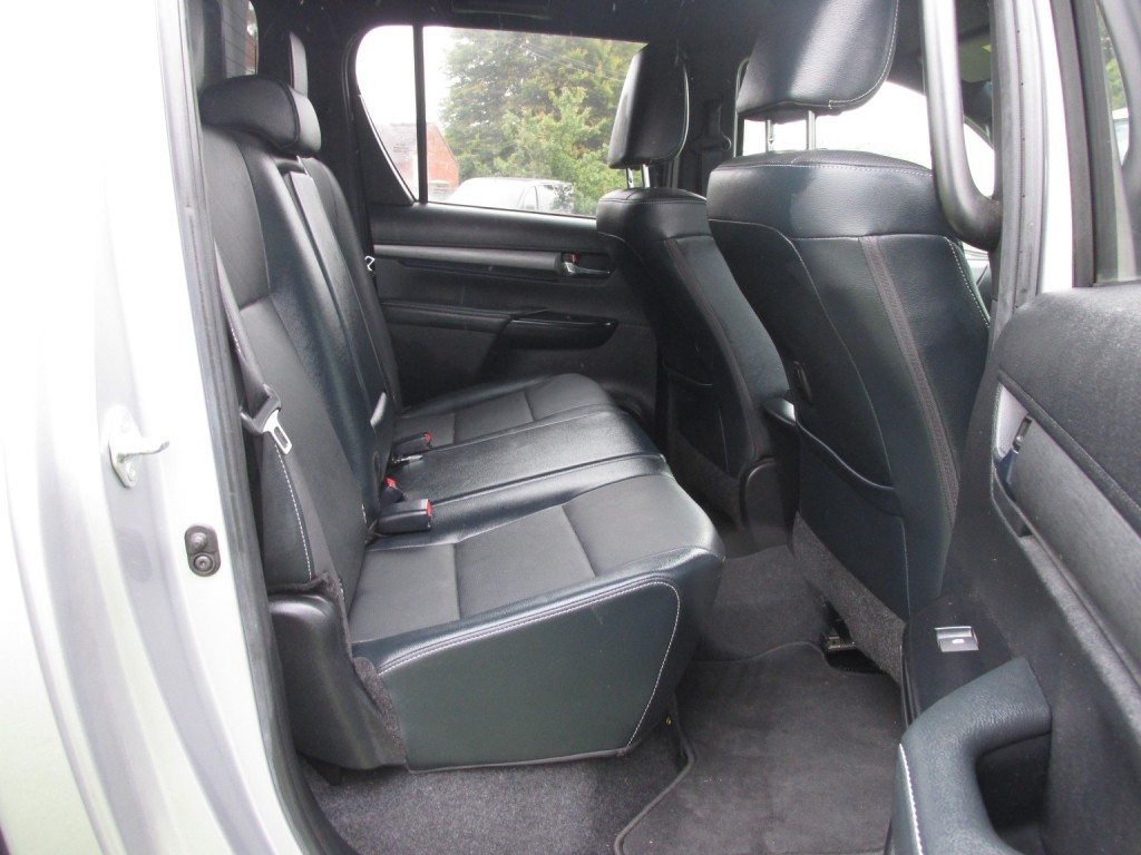 TOYOTA HILUX 2.8 Invincible X D4D 4WD 2021