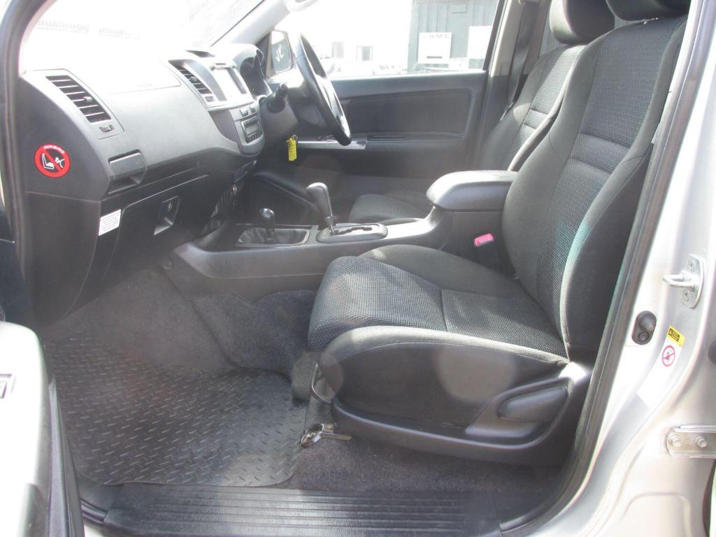 TOYOTA HILUX INVINCIBLE 4X4 D-4D DCB 2014