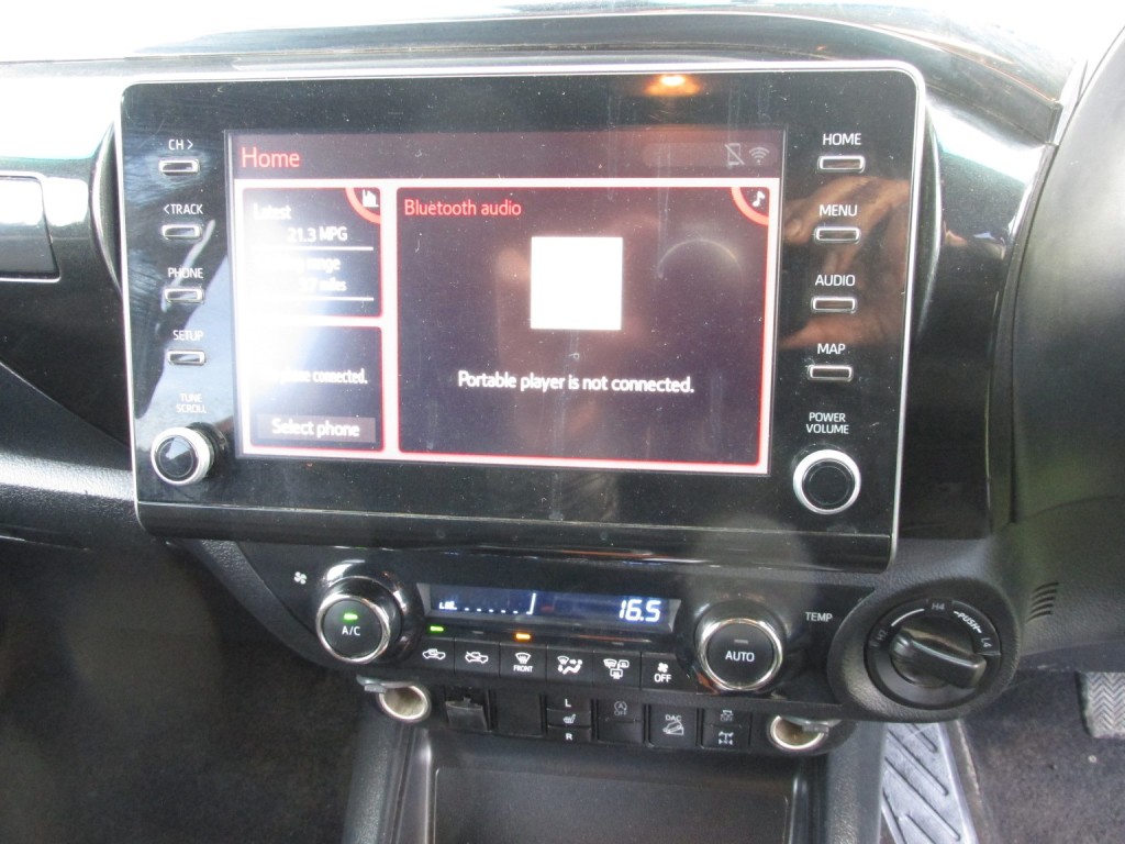 TOYOTA HILUX INVINCIBLE 4X4 2.8 D-4D DCB 2021