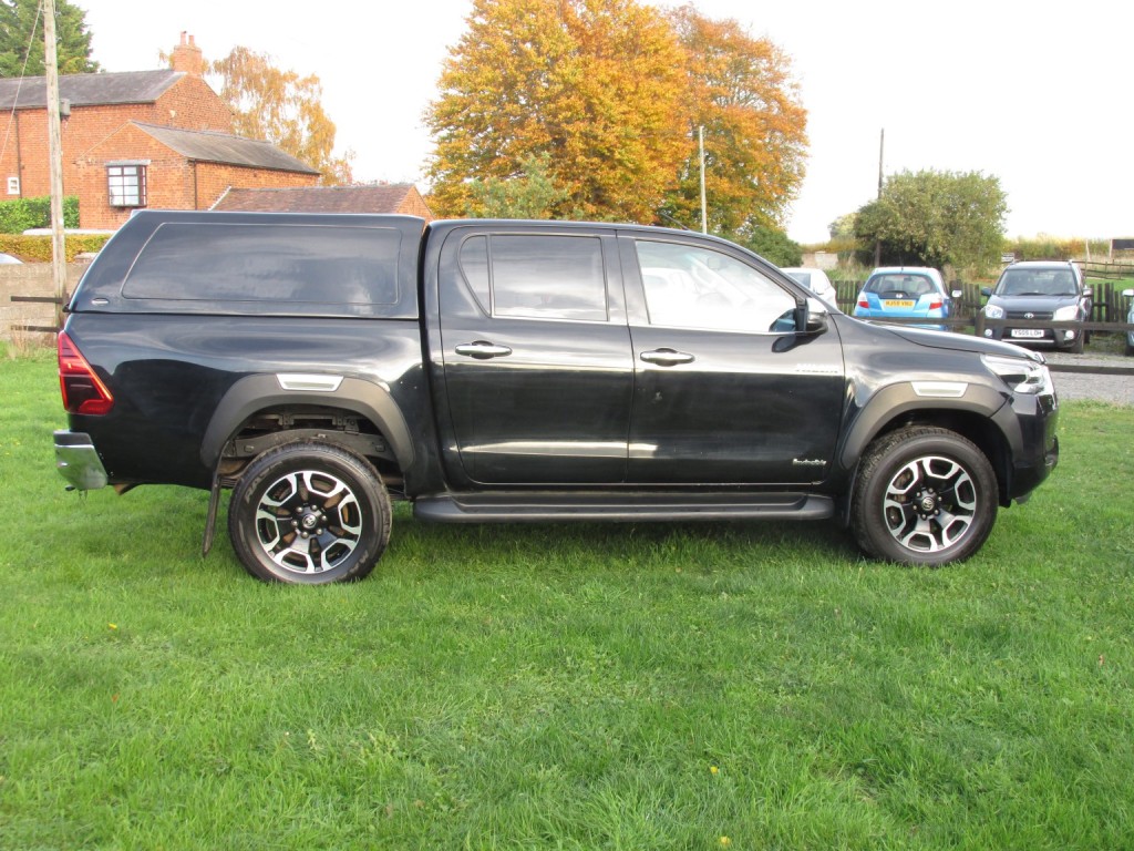 TOYOTA HILUX INVINCIBLE 4X4 2.8 D-4D DCB 2021