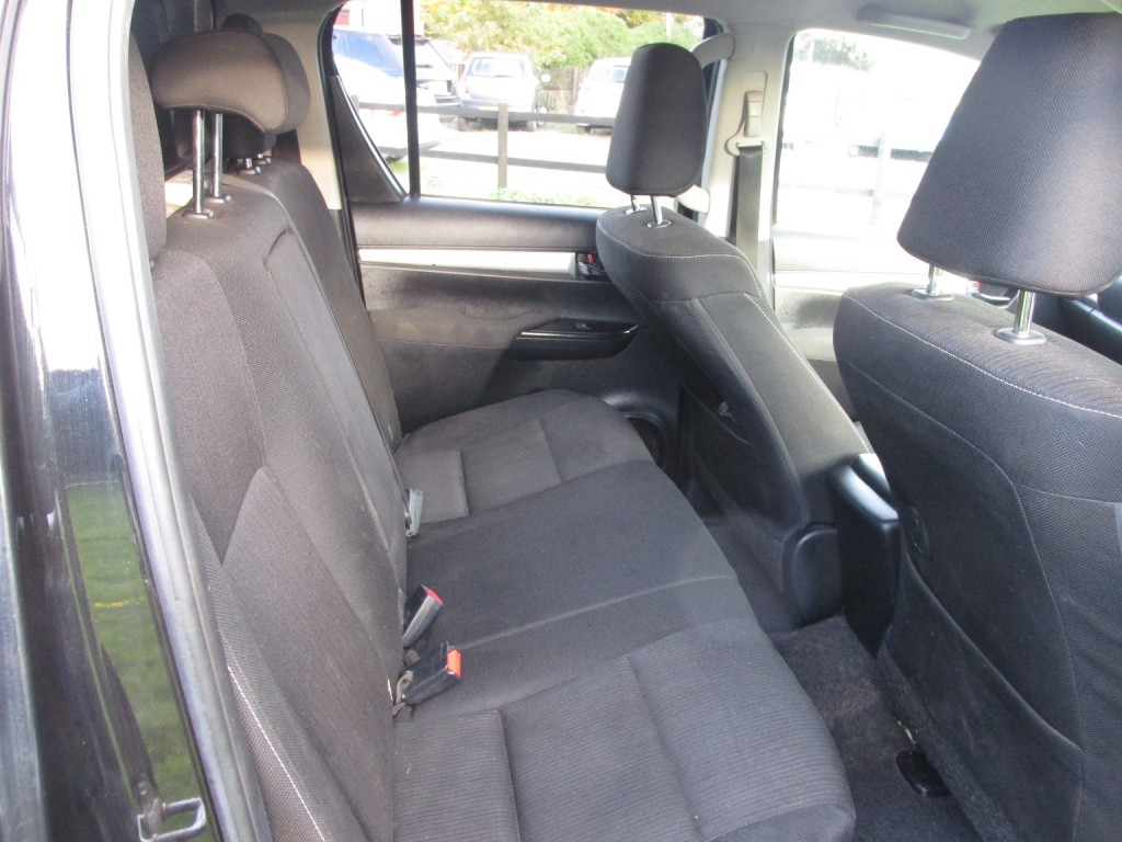 TOYOTA HILUX INVINCIBLE 4X4 2.8 D-4D DCB 2021