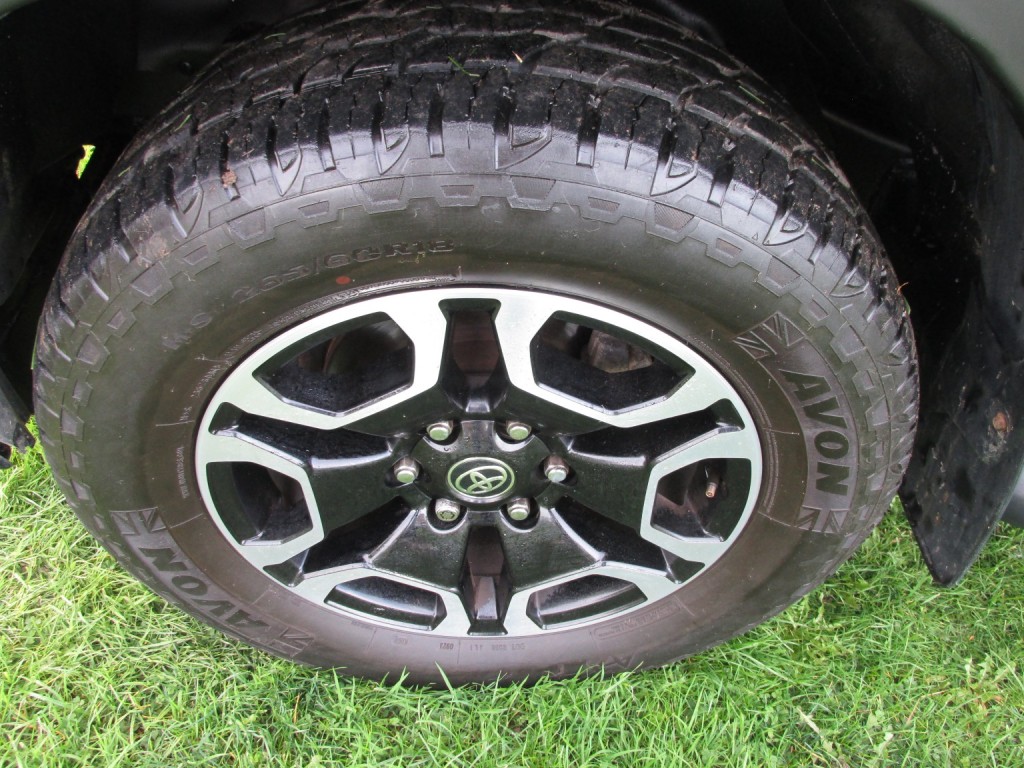 TOYOTA HILUX INVINCIBLE 4X4 2.8 D-4D DCB 2021