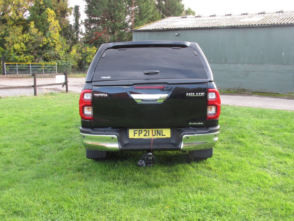 TOYOTA HILUX INVINCIBLE 4X4 2.8 D-4D DCB 2021