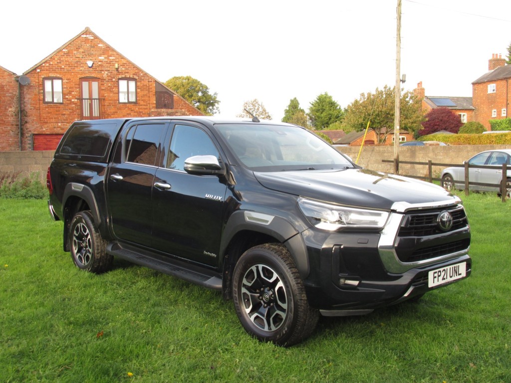 TOYOTA HILUX INVINCIBLE 4X4 2.8 D-4D DCB 2021