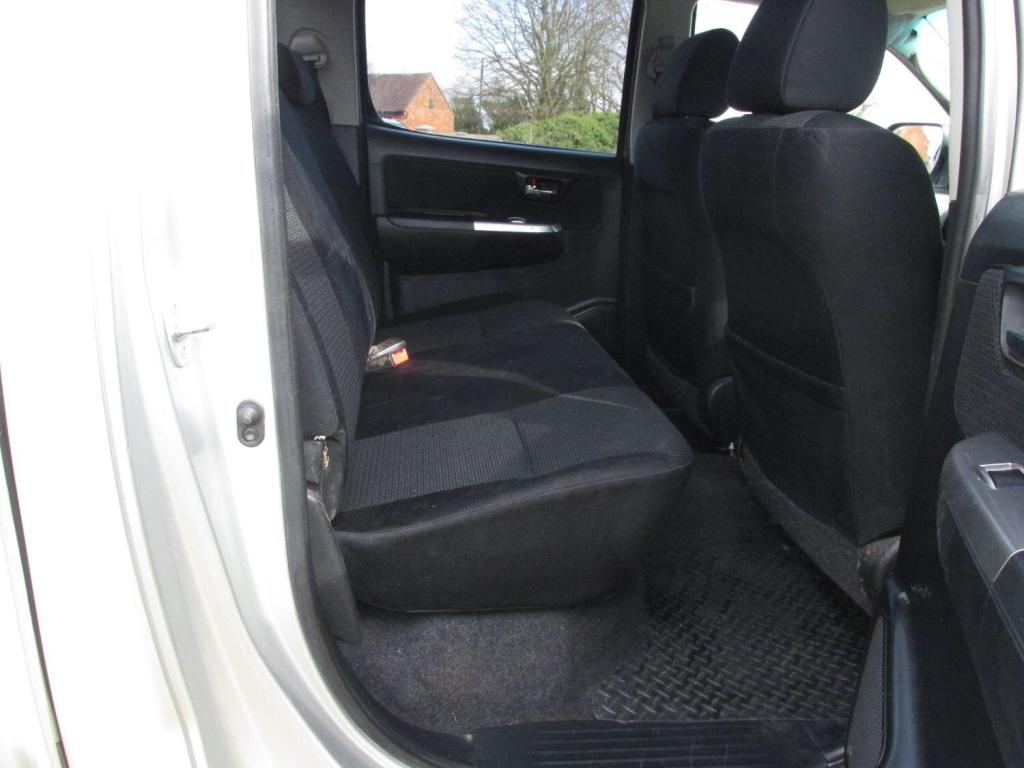 TOYOTA HILUX INVINCIBLE 4X4 D-4D DCB 2014