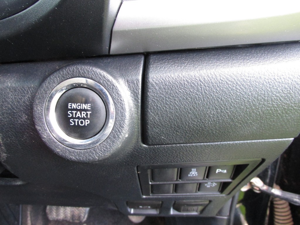 TOYOTA HILUX INVINCIBLE 4X4 2.8 D-4D DCB 2021