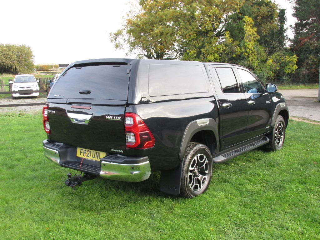 TOYOTA HILUX INVINCIBLE 4X4 2.8 D-4D DCB 2021