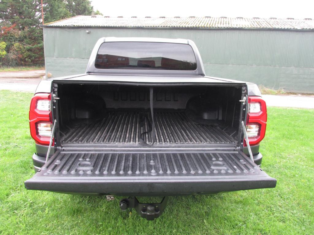 TOYOTA HILUX INVINCIBLE 2.8 X 4WD D-4D DCB 2021