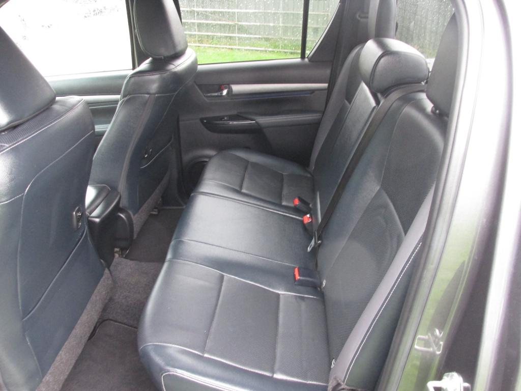 TOYOTA HILUX INVINCIBLE 2.8 X 4WD D-4D DCB 2021