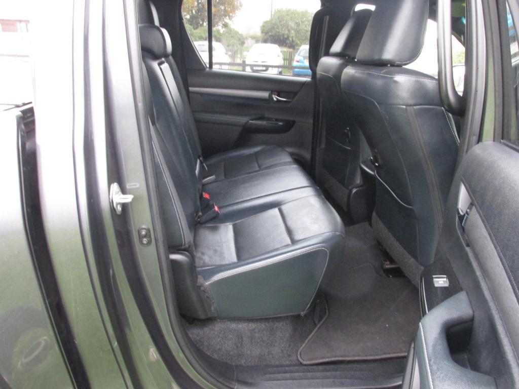 TOYOTA HILUX INVINCIBLE 2.8 X 4WD D-4D DCB 2021