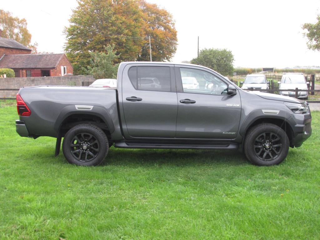 TOYOTA HILUX INVINCIBLE 2.8 X 4WD D-4D DCB 2021