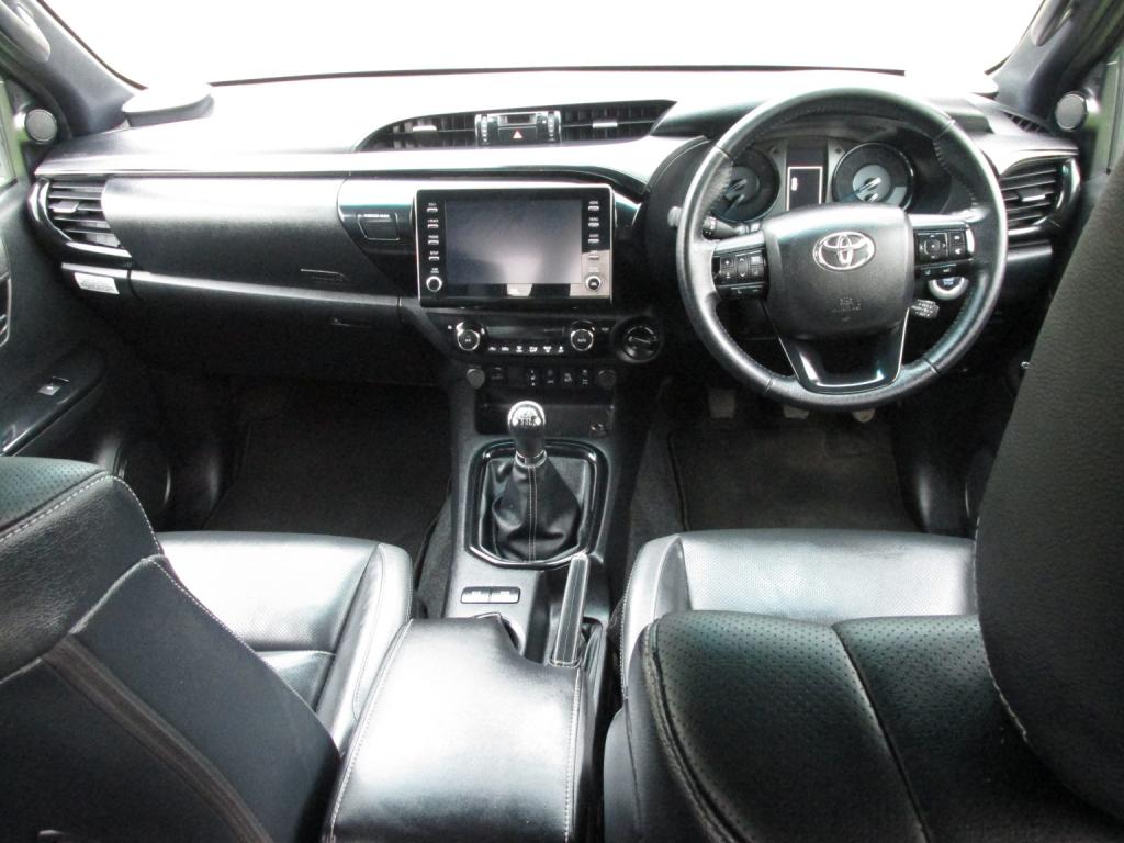 TOYOTA HILUX INVINCIBLE 2.8 X 4WD D-4D DCB 2021