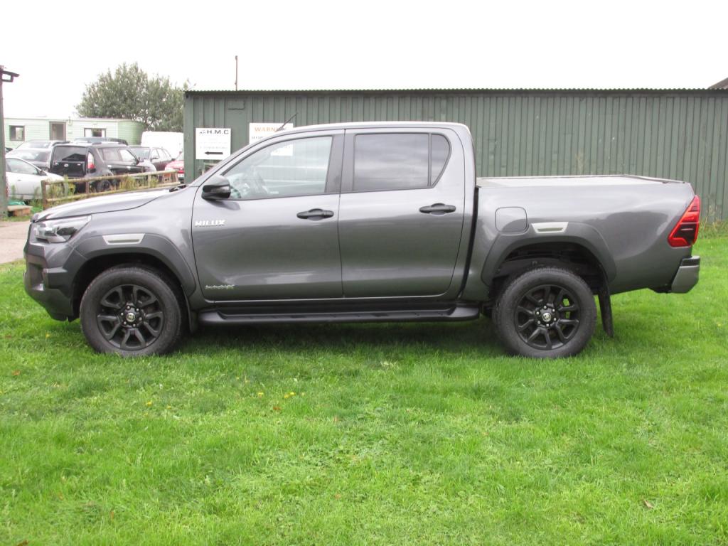 TOYOTA HILUX INVINCIBLE 2.8 X 4WD D-4D DCB 2021