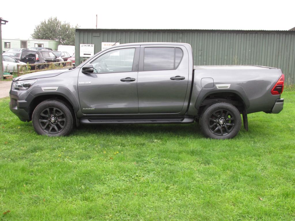 TOYOTA HILUX INVINCIBLE 2.8 X 4WD D-4D DCB 2021