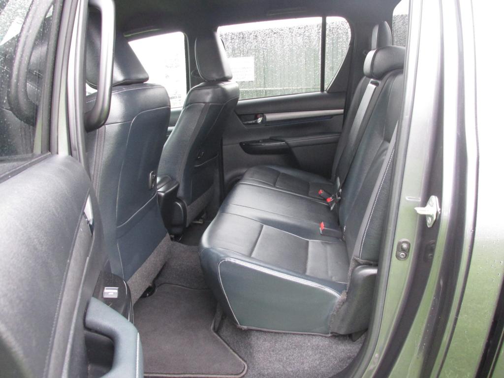 TOYOTA HILUX INVINCIBLE 2.8 X 4WD D-4D DCB 2021