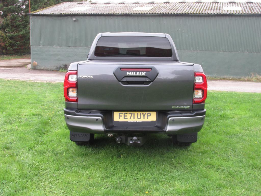 TOYOTA HILUX INVINCIBLE 2.8 X 4WD D-4D DCB 2021