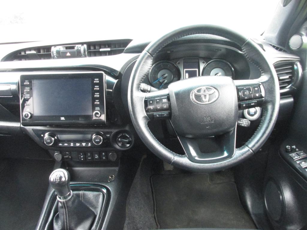 TOYOTA HILUX INVINCIBLE 2.8 X 4WD D-4D DCB 2021