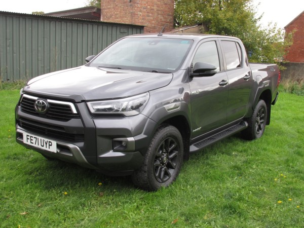 View TOYOTA HILUX INVINCIBLE 2.8 X 4WD D-4D DCB