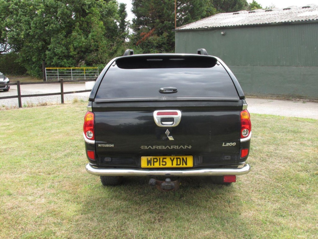MITSUBISHI L200 2.5 DiD Barbarian 2015