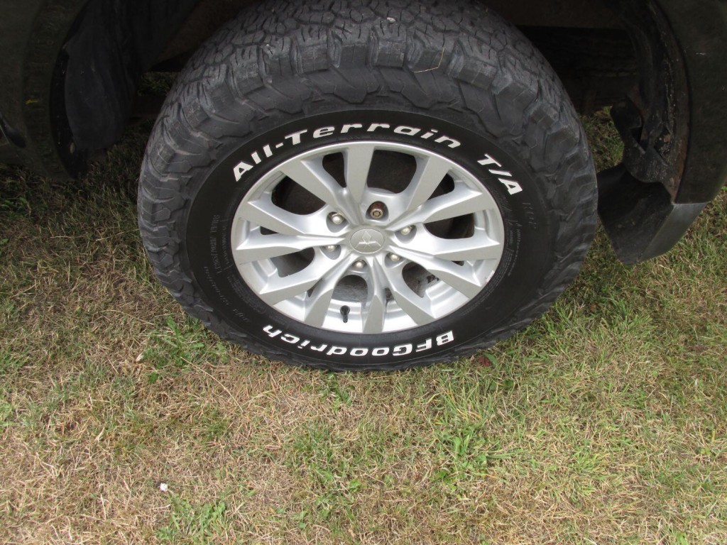 MITSUBISHI L200 2.5 DiD Barbarian 2015