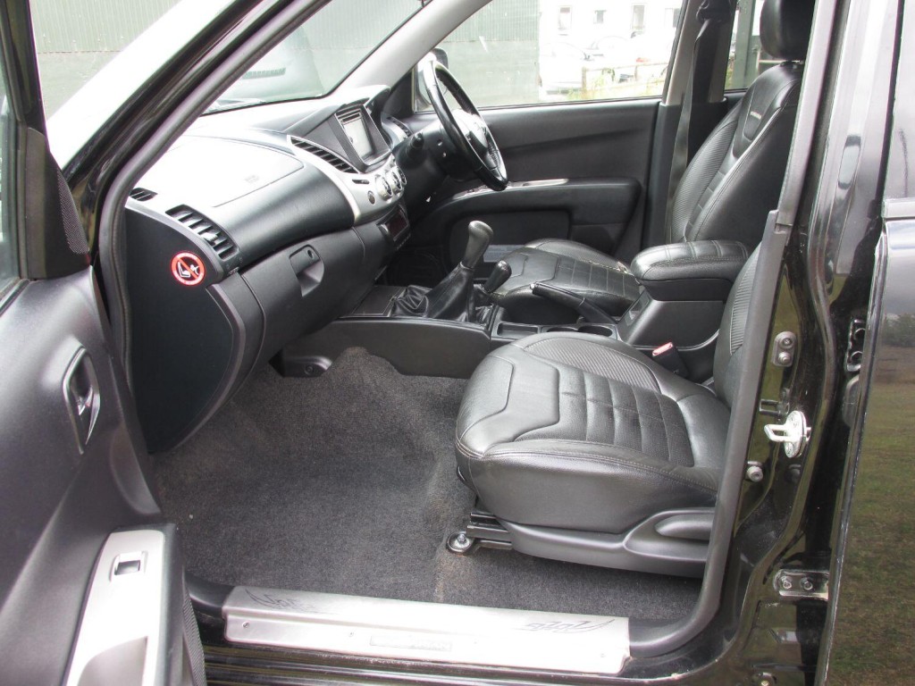 MITSUBISHI L200 2.5 DiD Barbarian 2015