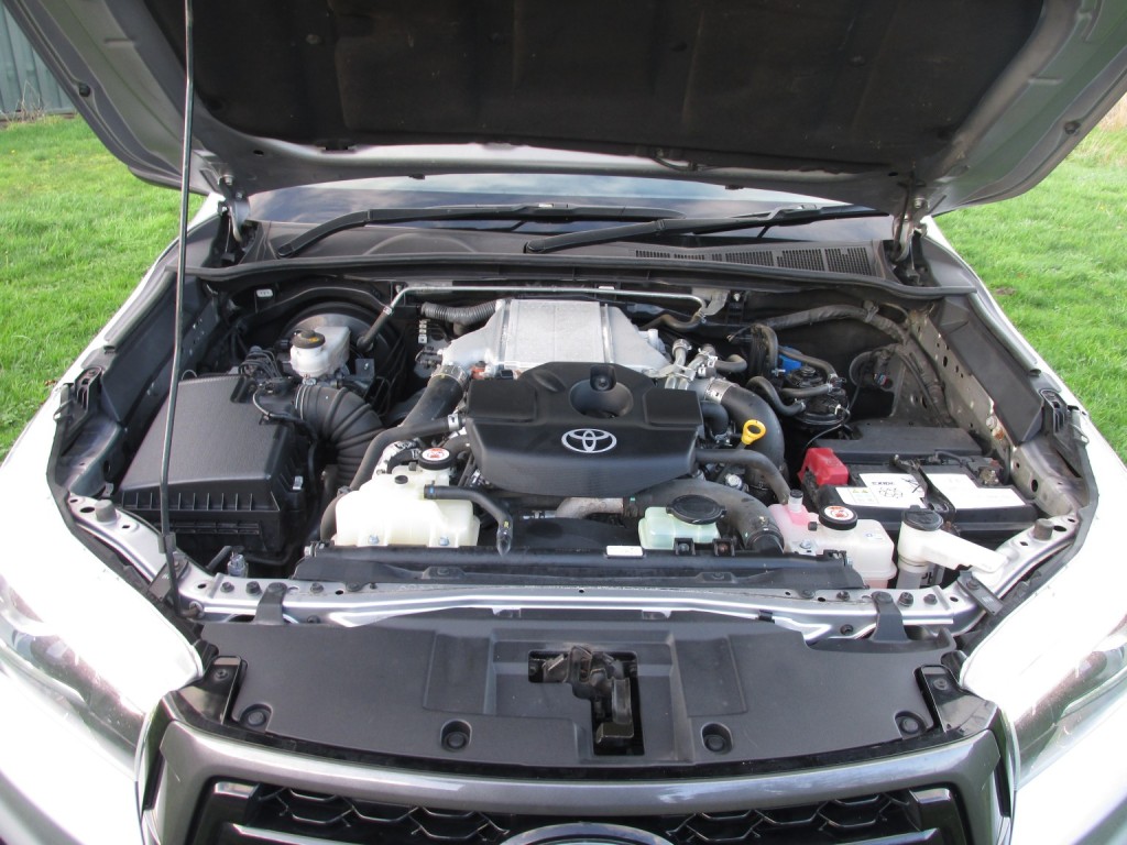 TOYOTA HILUX D-4D Invincible X 2.4 D-4D 3.2t 2020