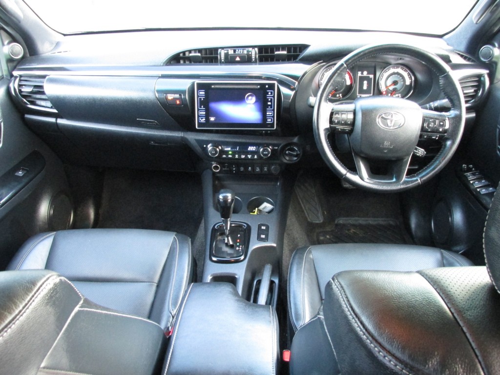 TOYOTA HILUX D-4D Invincible X 2.4 D-4D 3.2t 2020