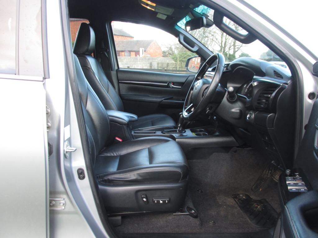 TOYOTA HILUX D-4D Invincible X 2.4 D-4D 3.2t 2020