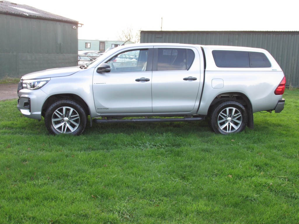 TOYOTA HILUX D-4D Invincible X 2.4 D-4D 3.2t 2020