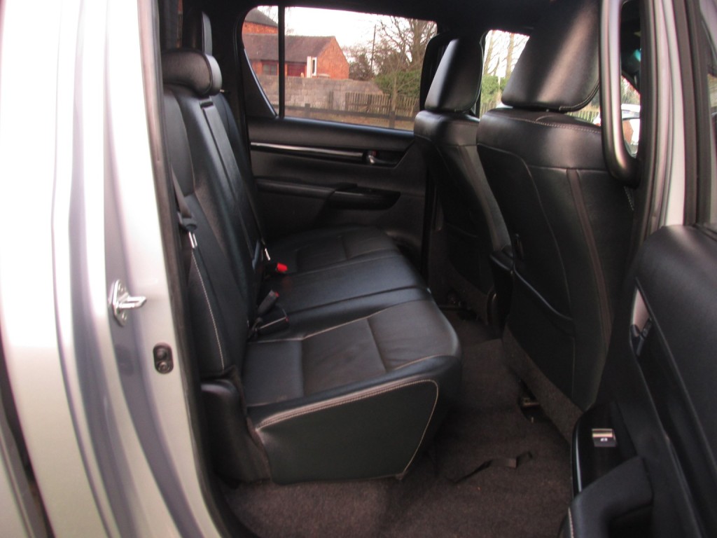 TOYOTA HILUX D-4D Invincible X 2.4 D-4D 3.2t 2020