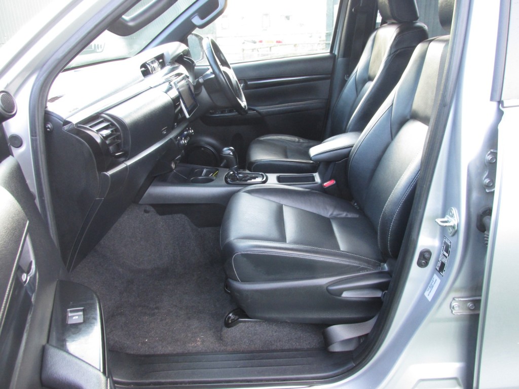 TOYOTA HILUX D-4D Invincible X 2.4 D-4D 3.2t 2020