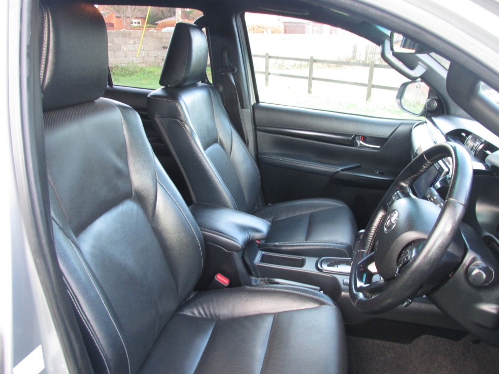 TOYOTA HILUX D-4D Invincible X 2.4 D-4D 3.2t 2020