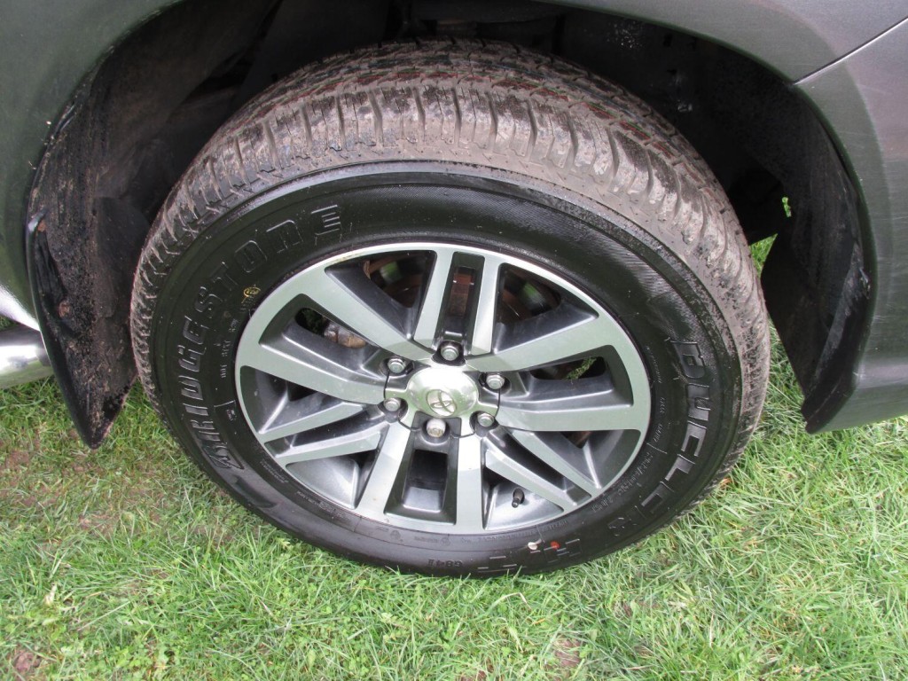 TOYOTA HILUX D-4D Invincible X 2.4 D-4D 3.2t 2019