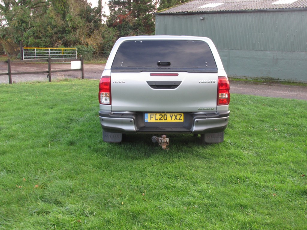 TOYOTA HILUX D-4D Invincible X 2.4 D-4D 3.2t 2020