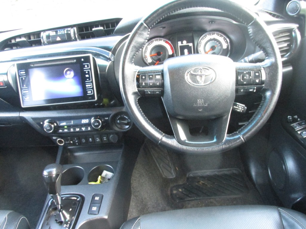 TOYOTA HILUX D-4D Invincible X 2.4 D-4D 3.2t 2020