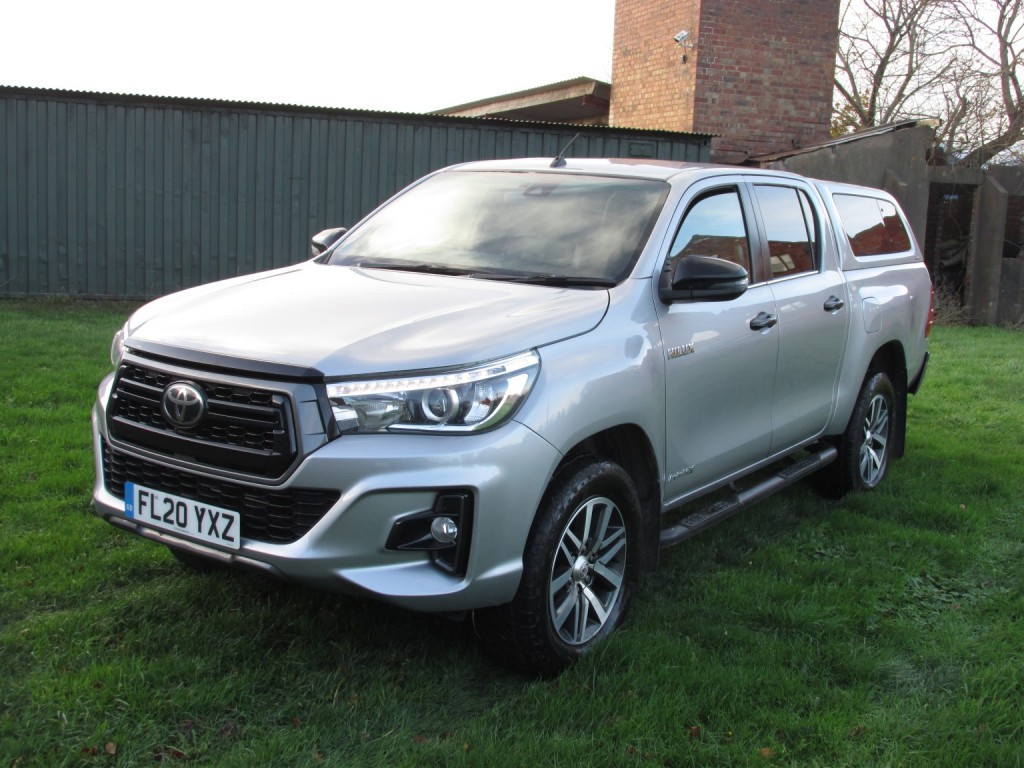 TOYOTA HILUX D-4D Invincible X 2.4 D-4D 3.2t 2020