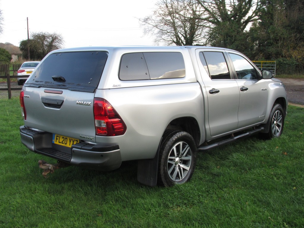 TOYOTA HILUX D-4D Invincible X 2.4 D-4D 3.2t 2020