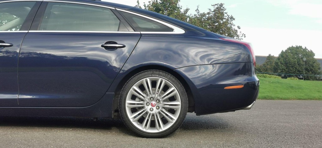 JAGUAR XJ 3.0d V6 Portfolio Auto ss 4dr LWB HugeSpec 2014
