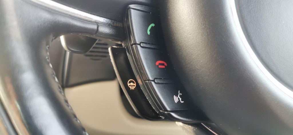 JAGUAR XJ 3.0d V6 Portfolio Auto ss 4dr LWB Massive Spec 2015